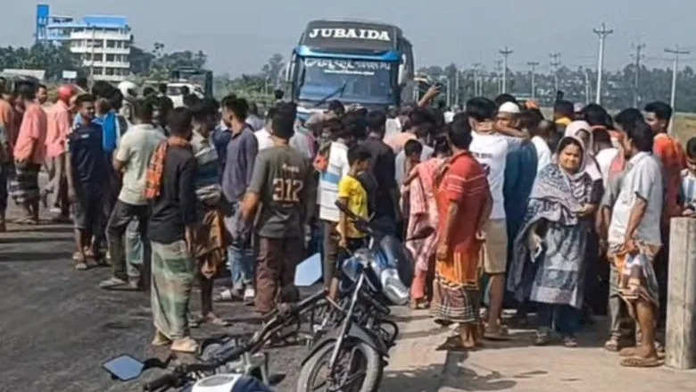 ঢাকা-আরিচা মহাসড়কে বাস-অটোরিকশা সংঘর্ষে দুইজন নিহত, আহত দুইজন