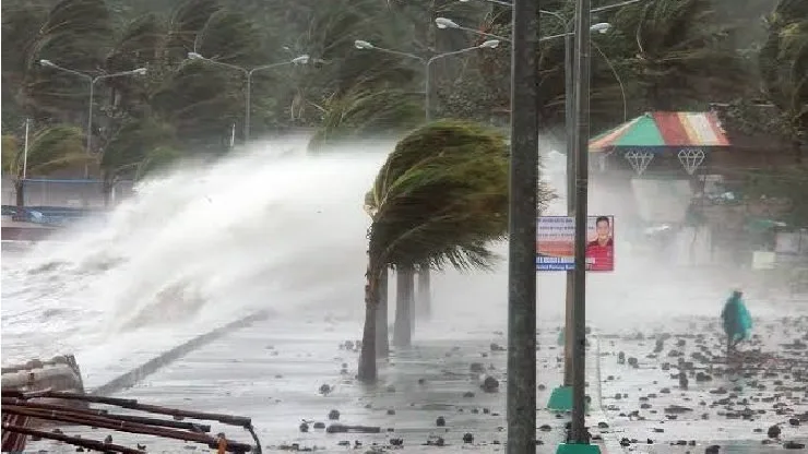 টাইফুন চাম্পি: ২২৭ কিমি বেগে তাইওয়ান-জাপানে সতর্কতা, শতাধিক ফ্লাইট বাতিল