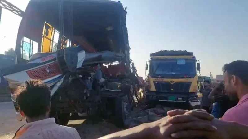 রংপুরে বাসের ধাক্কা, ৩ জন নিহত; একই দিনে স্বর্ণমূল্য বৃদ্ধি