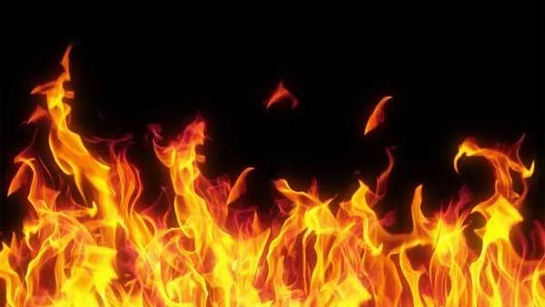 সোনারগাঁয়ে বাবার মাদক টাকার অনুরোধে যুবক বসতঘরে আগুন দিলেন