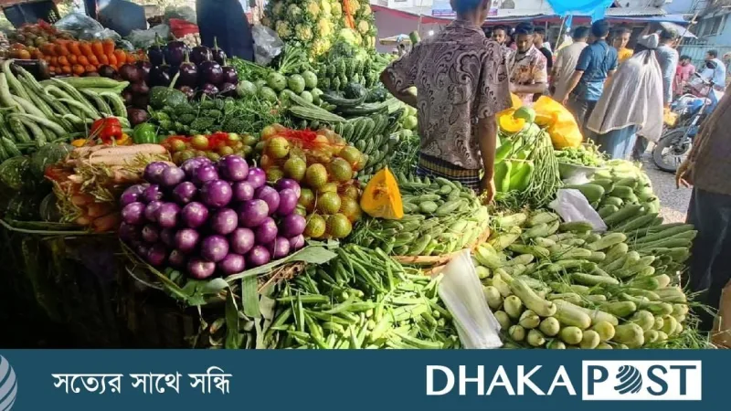 বাজারে উঠছে শীতের সবজি, চড়া দামে বিপাকে ক্রেতারা
