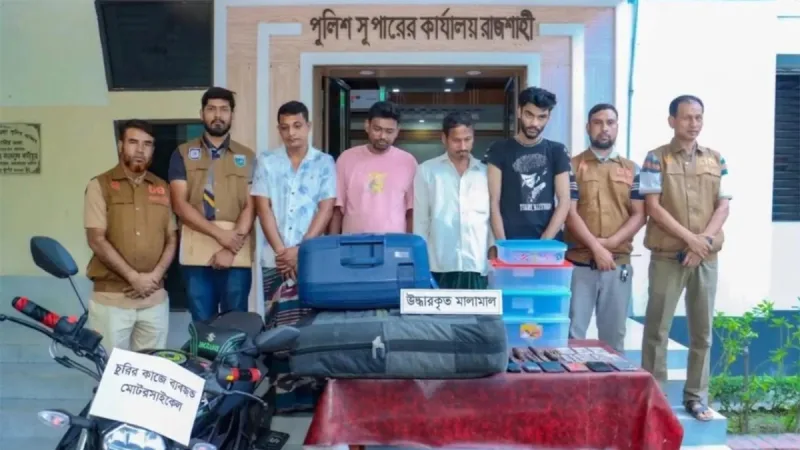 বিসিবি কাভার্ডভ্যান থেকে ক্রিকেটারদের লাগেজ চুরিতে ৪জন গ্রেপ্তার