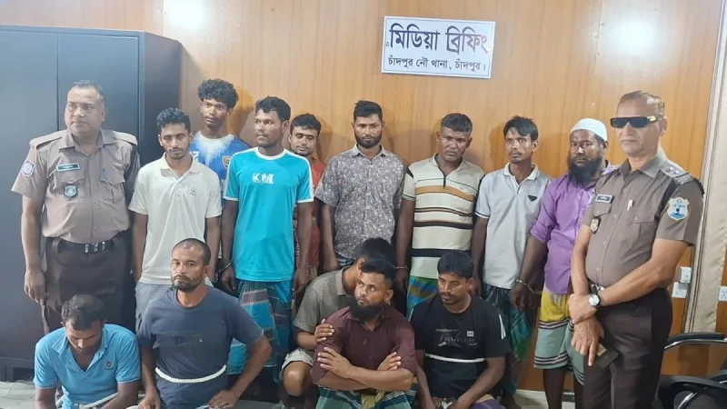 চাঁদপুরে মা ইলিশ সংরক্ষণ অভিযানে ২১ জেলেকে গ্রেপ্তার, ১০ মণ ইলিশ জব্দ