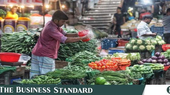 জ্বালানি তেলের দাম বাড়ার প্রভাবে দেশের বাজারে ঊর্ধ্বমুখী নিত্যপণ্য
