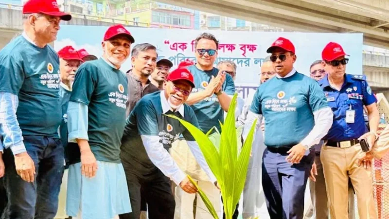 চট্টগ্রামে এক দিনে এক লাখ গাছ রোপণ