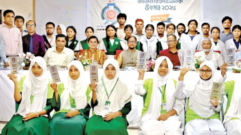 বিএফএফ-সমকাল বিজ্ঞান বিতর্কে চট্টগ্রাম বিভাগের চ্যাম্পিয়ন ফেনীর সোনাগাজী মডেল স্কুল