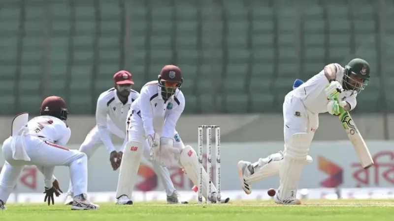 ব্যাটিং বিপর্যয়ে বাংলাদেশ, তানজিদ-হৃদয় বোর্ডে