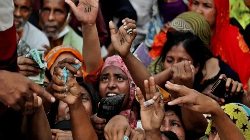 প্রায় অর্ধেক পরিবার ঋণগ্রস্ত, গড়ে আয় থেকে ব্যয় বেশি