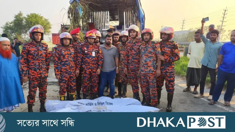 ঢাকা-মাওয়া এক্সপ্রেসওয়ে বাস খাদে পড়ে ৩ নিহত, ১৬ আহত