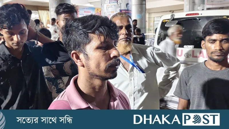 ঢামেকের পার্কিং দাবিতে বেসরকারি অ্যাম্বুলেন্সের ধর্মঘট, রোগী ও মরদেহের পরিবহনে সংকট
