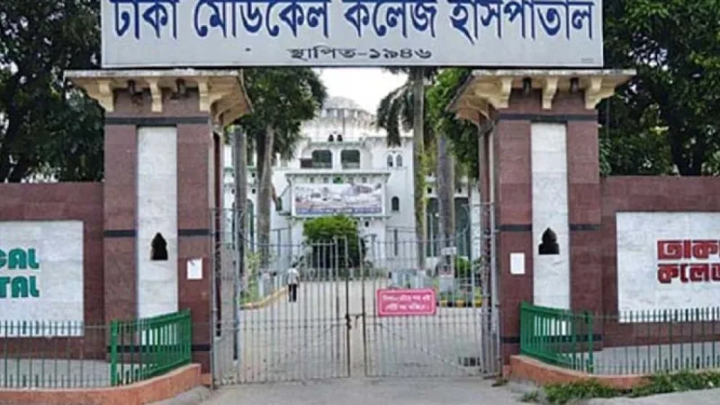 ঢামেক হাসপাতালে অ্যাম্বুলেন্স ধর্মঘট ৭ দিন স্থগিত, দাবি পূরণ না হলে কঠোর কর্মসূচি