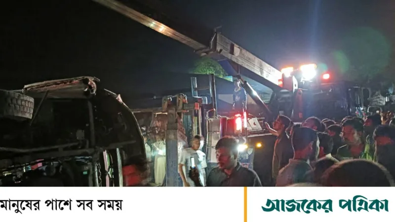 রংপুরে বাস উল্টে ১ নিহত, ২০ আহত