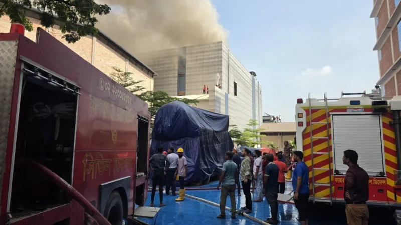 ড্রাগ ইন্টারন্যাশনাল টঙ্গি ফ্যাক্টরি আগুনে বন্ধ, সব কার্যক্রম স্থগিত