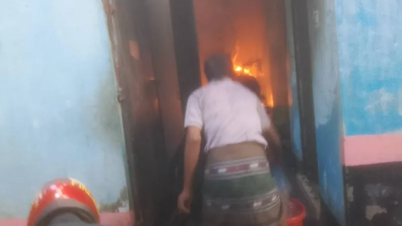 গাজীপুরে বৈদ্যুতিক শর্টসার্কিটে বাড়িতে অগ্নিকাণ্ড, দুই শিশুসহ চারজন দগ্ধ