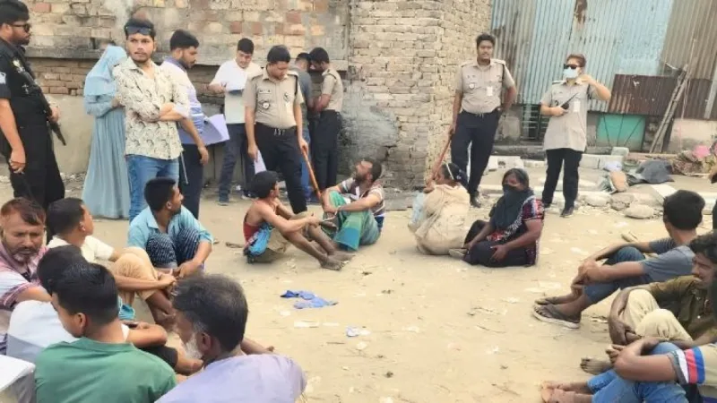 গেন্ডারিয়া ঘুণ্টিঘরে এসআরবি-ডিএনসি অভিযান, দুই নারীসহ ১৪ আটক