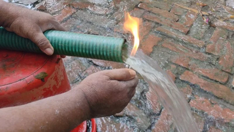 গোপালগঞ্জের সাবমারসিবল পাম্পে পানির সঙ্গে গ্যাস বের, আগুন জ্বলে