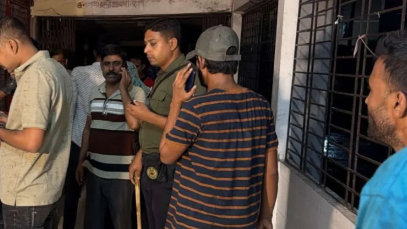 পাবনার গরুর হাটে ইজারাদার ও ভাগ্নের গুলি-হত্যা