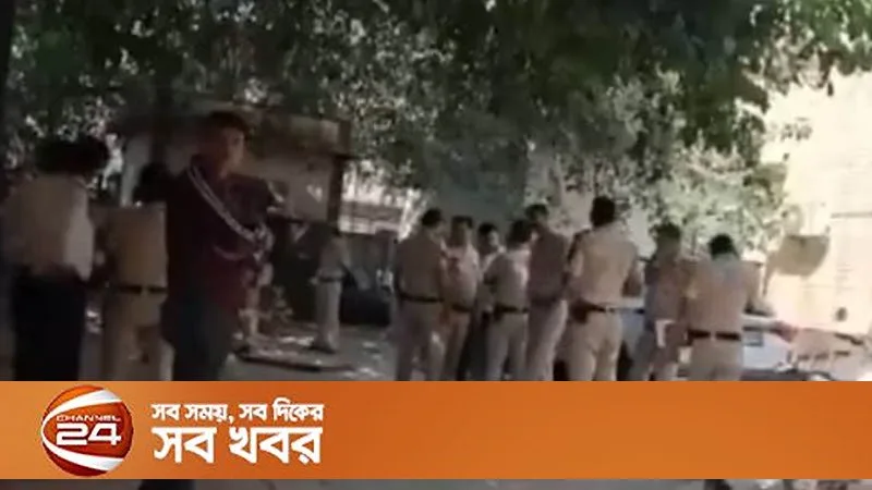নয়াদিল্লি বিদ্যালয়ে ১২শ শ্রেণীর ছাত্রীয়ের দাহ্য দেহ উদ্ধার