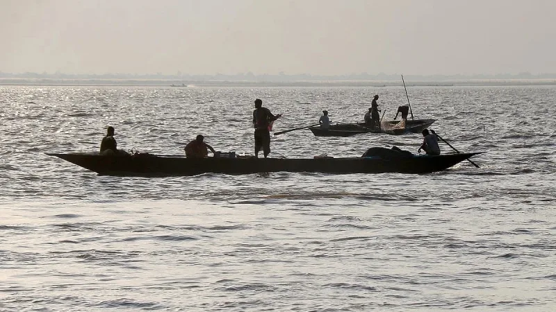 Hilsa fishing continues despite nationwide ban