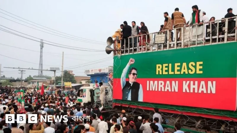 পাকিস্তানে খাইবার পাখতুনখোয়ায় জরুরি অবস্থা, ইমরান খানের দলের সরকার স্থগিত