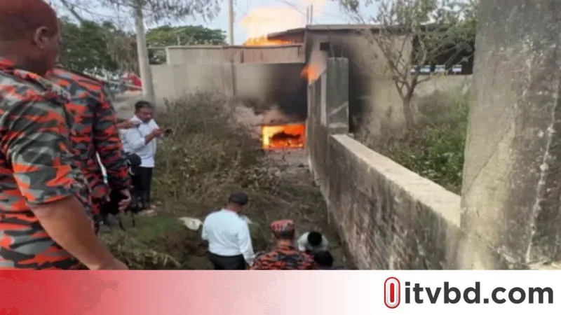 ইনানীতে নলকূপের গ্যাসে আগুন নেভানো যাচ্ছে না, ১৪৪ ধারা জারি