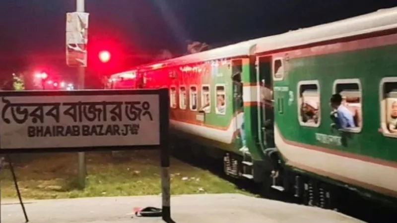 ইঞ্জিন ছাড়াই পেছনে ছুটল কিশোরগঞ্জ এক্সপ্রেস