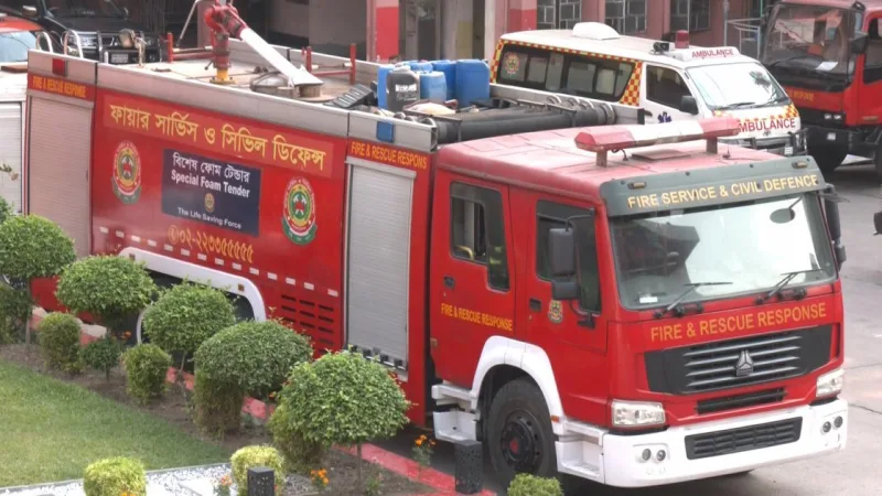 কেরানীগঞ্জের আমান প্লাস্টিক কারখানায় অগ্নিকাণ্ড, নিয়ন্ত্রণে আট ইউনিট