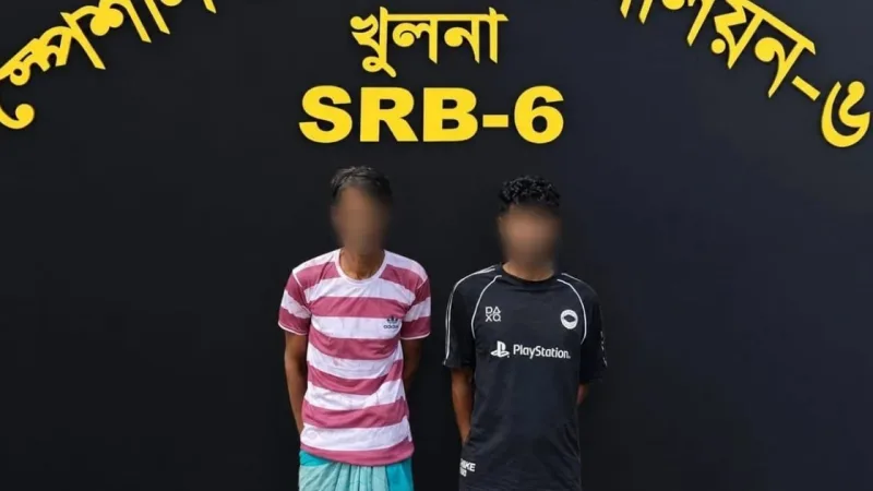 খুলনায় পুলিশ পরিদর্শককে কুপিতে জখম, ‘স্পিকার মিরাজ’ ও সহযোগী গ্রেপ্তার