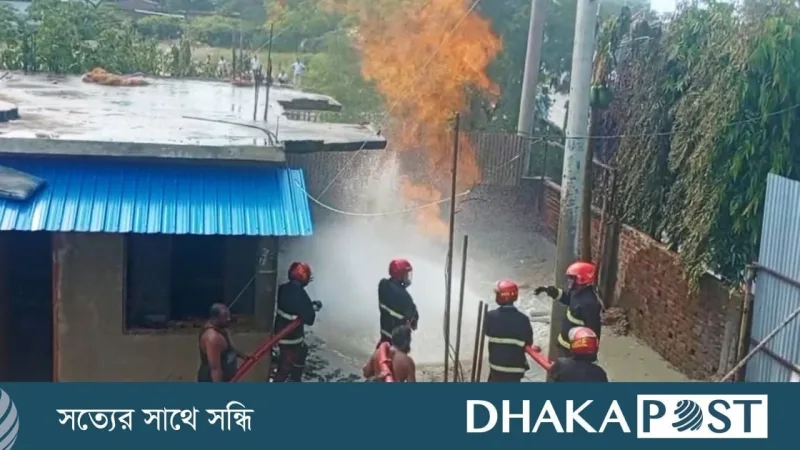 কক্সবাজারের ইনানীতে মাটির নিচে গ্যাসে আগুন, ফায়ার সার্ভিসের ৩ ইউনিট নিয়ন্ত্রণে