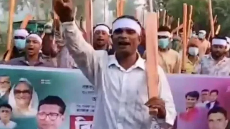 ঈশ্বরগঞ্জে নিষিদ্ধ ছাত্রলীগের লাঠি‑বৈঠা, দুইজন গ্রেপ্তার