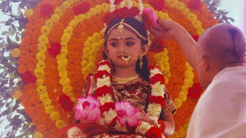 মহা অষ্টমী উদযাপন: কুমারী পূজা ও সন্ধি পূজার মাধ্যমে ভক্তিময় পরিবেশ
