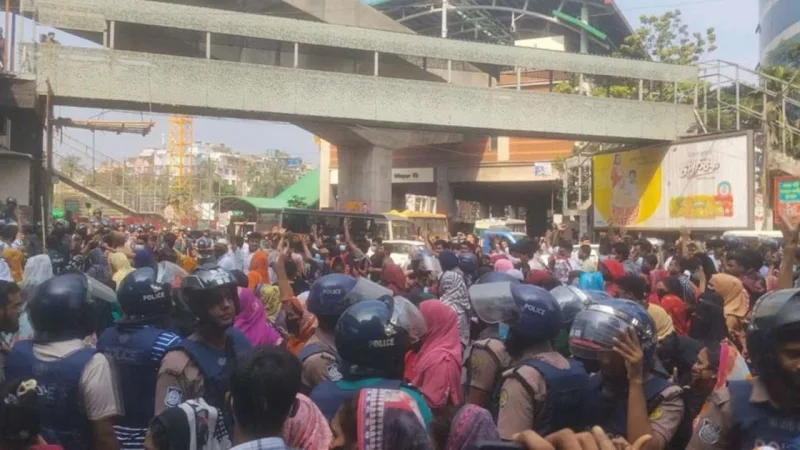 মিরপুরে গার্মেন্টস শ্রমিকদের সড়ক অবরোধ, ট্রাফিক ব্যাহত