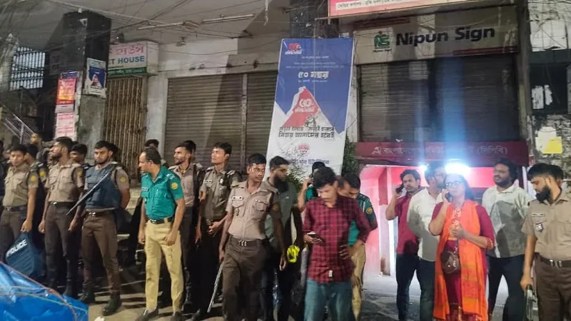 প্রাণঘাতী হামলা রাজনৈতিক দল অফিসে, পুলিশের ভূমিকা প্রশ্নবিদ্ধ