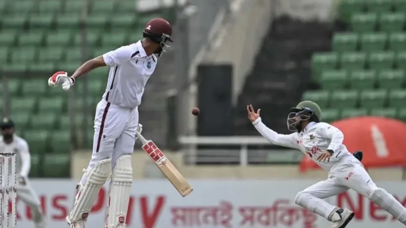মোমিনুল হক কনকাশন সাবস্টিটিউট, জাকার আলি দ্বিতীয় ইনিংসে ব্যাটিং