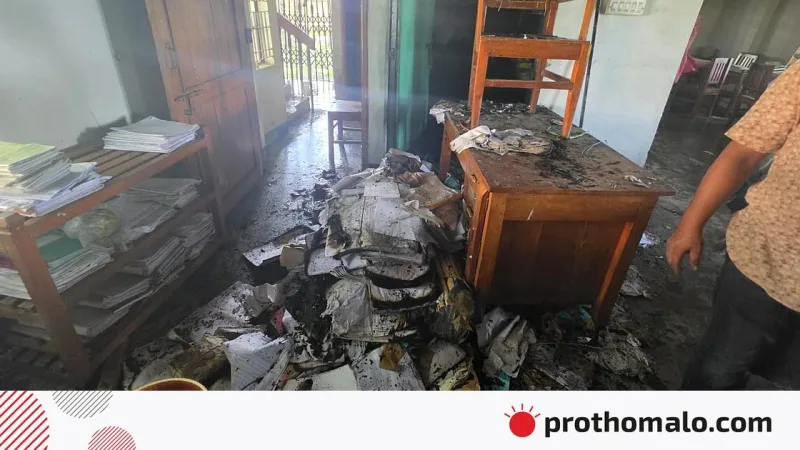 নেত্রকোনার গ্রামীণ ব্যাংক শাখায় রাত্রিকালীন অগ্নিকাণ্ড, দুই মটরসাইকেল ক্ষতিগ্রস্ত