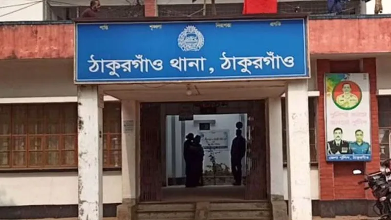 থাকুরগাঁওয়ে উপনির্বাচন দায়িত্বে পুলিশ সদস্যের ওপর পিকআপ ভ্যান তুলে হত্যাচেষ্টা, ২জন গ্রেফতার