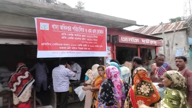 ওএমএস চাল-আটা বরাদ্দ হ্রাসে উদ্বেগ, ডিলার গ্রেপ্তার, মাদক এলাকা, ছাত্রলীগ মামলা, দর্জি হত্যার আপিল