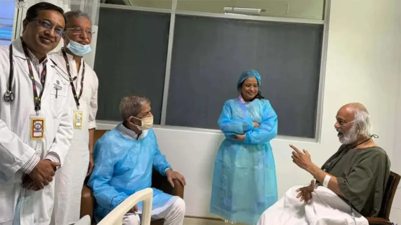 রাষ্ট্রপতি মির্জা ফখরুল ইসলাম আলমগীর এভারকেয়ার হাসপাতালে ড. আবদুল মঈন খানকে দেখেন