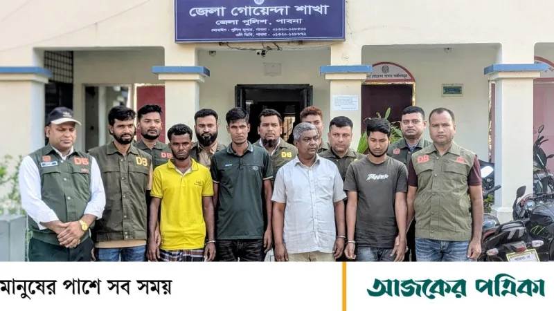 পাবনায় গোয়েন্দা পুলিশের দুই অভিযানে চারজন অস্ত্র ব্যবসায়ী গ্রেপ্তার