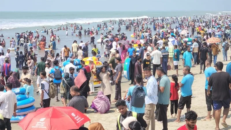 কক্সবাজারে পূজা ছুটির আগে পর্যটকের ঢল, হোটেল বুকিং ৮০% পূর্ণ