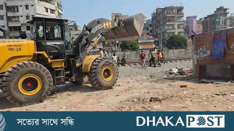 গেন্ডারিয়ার ঘুন্টিঘরে মাদক আড্ডার অবৈধ কাঠামো উচ্ছেদে পুলিশ
