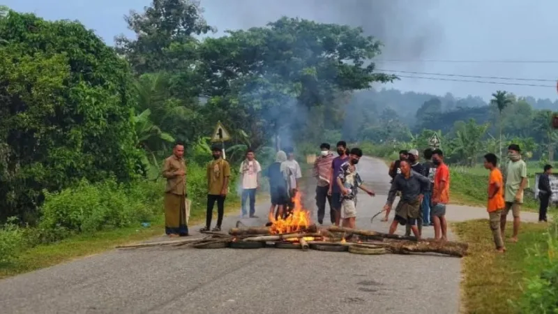 সাজেকে সড়ক অবরোধ ৩য় দিনে, পর্যটনে স্থবিরতা