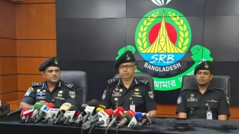 সাতজন গ্রেফতার, পাঁচজন সরকারি কর্মচারী; যুব উন্নয়ন অফিসারের প্রশ্নপত্র লিকের তদন্ত
