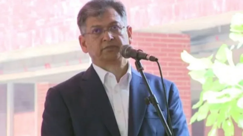সংবিধান সংশোধন প্রক্রিয়ায় সহযোগিতা করছে না বিরোধী দল: স্বরাষ্ট্রমন্ত্রী