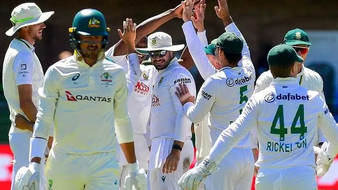 দক্ষিণ আফ্রিকা অস্ট্রেলিয়াকে ইনিংস ব্যবধানে হারিয়ে সিরিজ সমতা অর্জন
