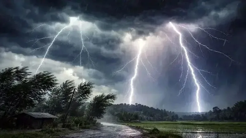 আবহাওয়া অধিদপ্তর থেকে ৮ জেলা জুড়ে ঝড়ো বাতাসের সতর্কবার্তা