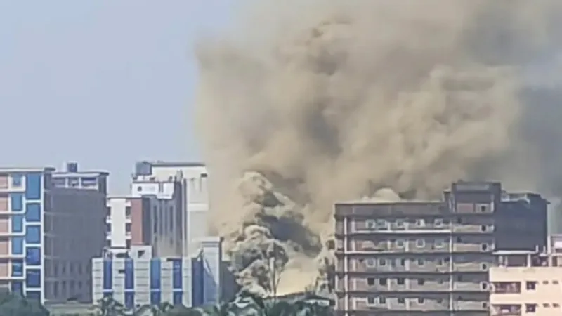 টঙ্গীতে ড্রাগ ইন্টারন্যাশনালের ওষুধ কারখানায় আগুন, নিয়ন্ত্রণে কাজ করছে ১১ ইউনিট