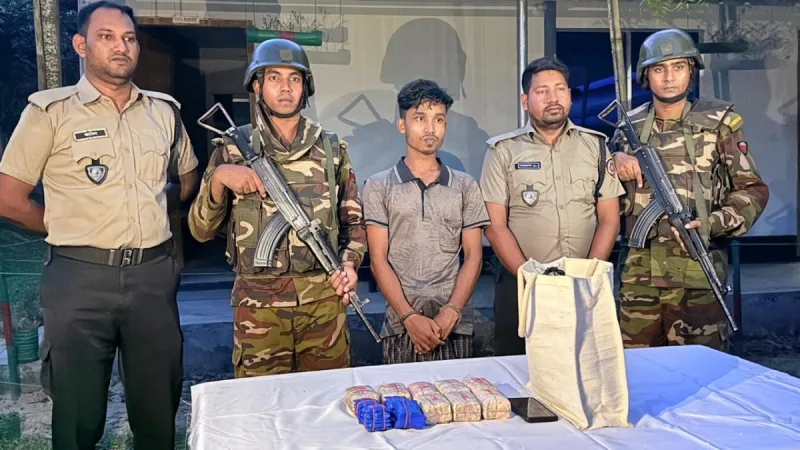 উখিয়ায় ২০ হাজার ইয়াবা সহ রোহিঙ্গা যুবক আনিস উল্লাহ গ্রেপ্তার