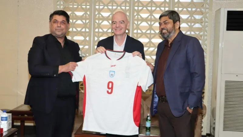 ফিফা সভাপতি ঢাকায়: দক্ষিণ এশিয়ার ফুটবল উন্নতির আশ্বাস ও টুর্নামেন্টের আলোচনা