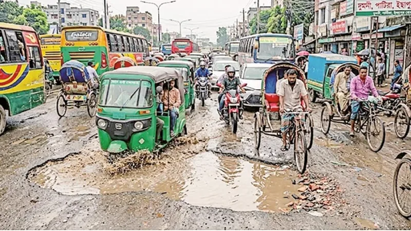 ডুমনি রাস্তায় গাদার গর্তে যানবাহন জট—ঢাকার রাস্তার দায়িত্ব কে?